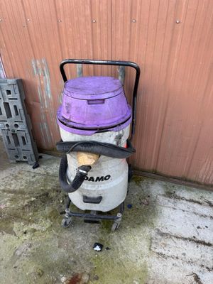 Un aspirateur SIDAMO eau et poussière modèle JET101P