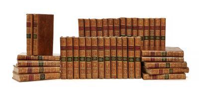 beaucoup de livres empilés les uns sur les autres