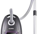 un aspirateur noir et violet et un aspirateur noir et blanc