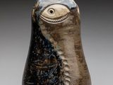 une photo d'une sculpture en céramique représentant un chat