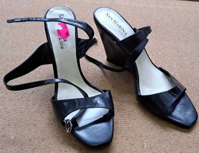 65 / Paire de chaussures à talons - SAN MARINA - Point…