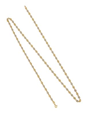 un collier plaqué or avec une chaîne à maillons ronds