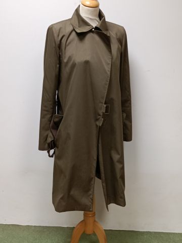 Guy LAROCHE – Imperméable vert gris, doublure chine. T 40-42 à vu