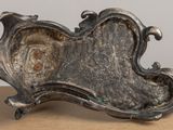 a metal object that is sitting on a table