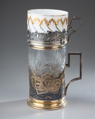 a glass cup that has a handle on it