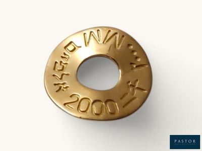 une image représentant une pièce d'or sur laquelle est inscrit « nouvelle année »