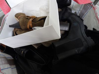 1/2 Palette de 65 paires de chaussures d'occasion, certaines neuves :H - Photo 1