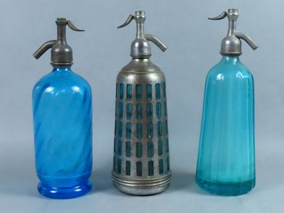 Réunion de trois siphons de bar, à eau de seltz, début XXe s…