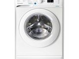 gros plan d'une machine à laver sur fond blanc
