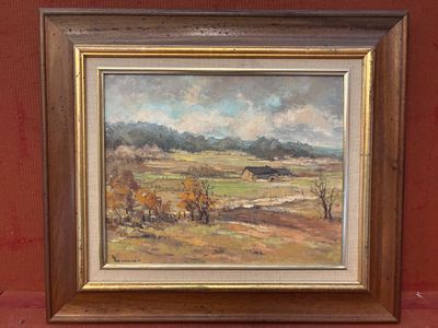 une peinture à l'huile d'un paysage dans un cadre doré sur un mur rouge