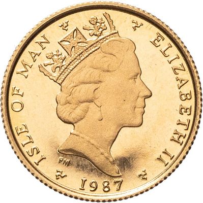 Gros plan sur une pièce d'or ornée d'une couronne