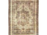 un tapis beige et marron orné d'un motif en médaillon