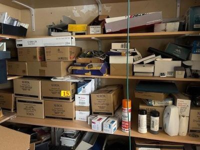 1 lot de pièces détachées divers, boîtes vides toner XEROX, …