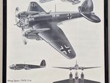une photo en noir et blanc représentant un groupe d'avions