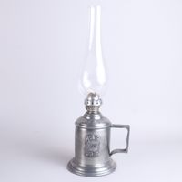Lot d'étains modernes comprenant notamment une lampe à pétro… (photo 3)