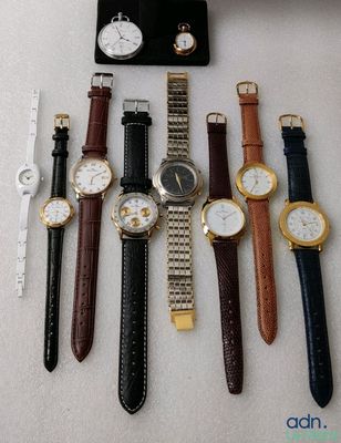 a lot of watches that are sitting on a table