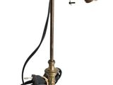 l'image d'une lampe posée sur une table