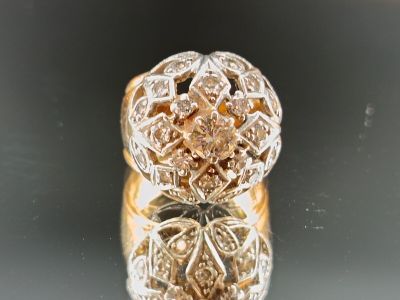 Bague dôme en or jaune et blanc 18k 750/° ornée d'un diamant…