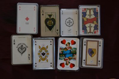 Lot de huit jeux (six de 52 cartes +1 de 36 +1 de 32) Piatni…