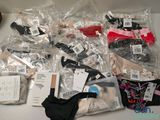 beaucoup de sous-vêtements posés sur une table