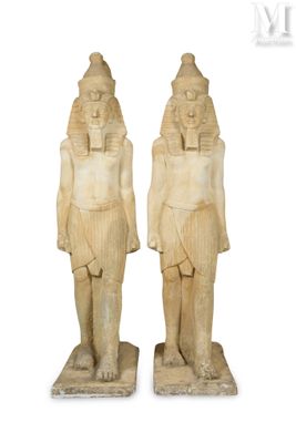 paire de statues égyptiennes antiques représentant un homme et une femme