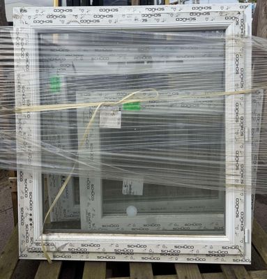 a picture of a picture frame sitting on a pallet