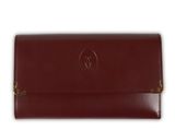un portefeuille en cuir marron avec un petit logo sur le devant