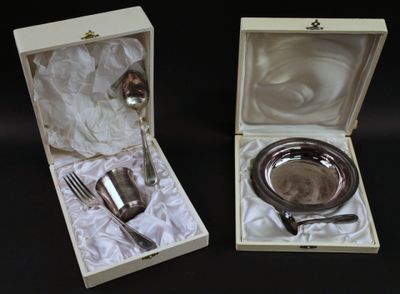 Assiette à bouillie et sa cuillère et timbale et couvert de …