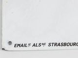 a sign that says email als ' n strasburg on the side of a white wall
