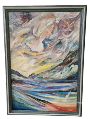 une peinture représentant une peinture de nuages au-dessus d'une étendue d'eau