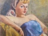 une peinture à l'huile représentant une femme en robe bleue assise sur un canapé