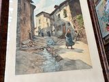 photo encadrée représentant une femme marchant dans une rue d'un village