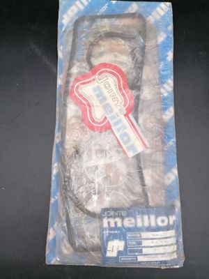 un sac de viande posé sur une table