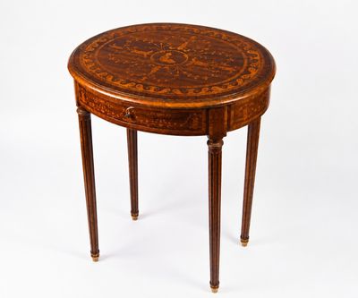 une image d'une petite table avec un plateau en bois