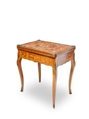 l'image d'une petite table avec un tiroir