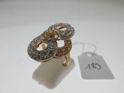 une photo d'une bague en or et en diamants avec une étiquette de prix