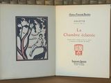 un livre sur lequel figure la photo d'une femme et d'un homme
