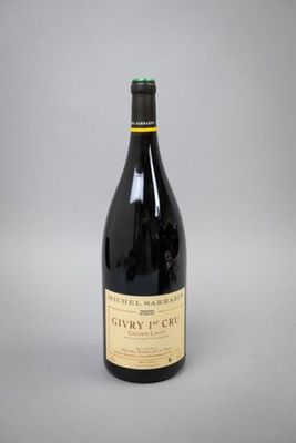 une bouteille de vin posée sur une table