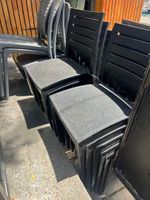 13 chaises en plastique noires empilables (photo 3)