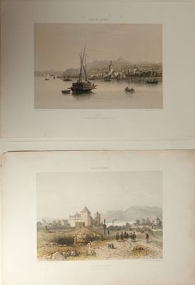 deux photos de bateaux sur un plan d'eau, avec un château en arrière-plan