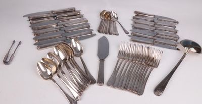 MENAGERE en métal argenté modèle 142 PIECES coquille stylisé…