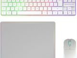 un clavier et une souris d'ordinateur placés l'un à côté de l'autre