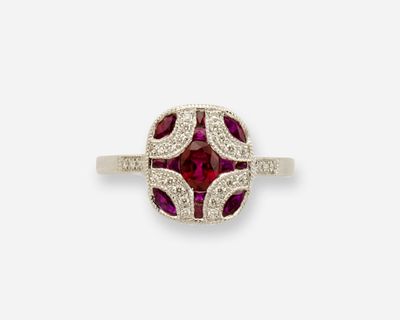 une bague en rubis et diamants