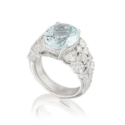 une bague en aigue-marine et diamants, signée Van Cleef