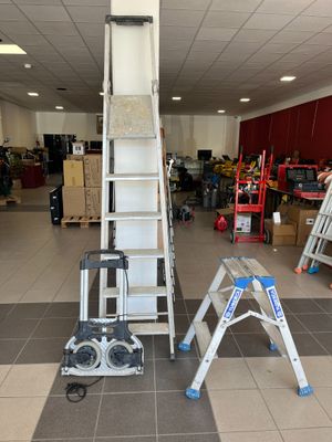 a ladder that is sitting in the middle of a room