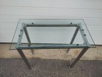 Table console, plateau en verre, piètement chromé. (photo 3)