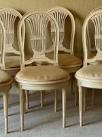 SUITE DE HUIT CHAISES cannées à dossier lyre en bois mouluré… (photo 2)