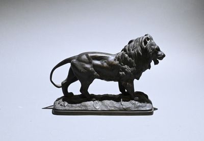a statue of a lion that is standing on a table