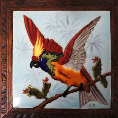 a picture of a bird that is painted on a tile