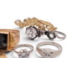 many different rings and rings that are on a table
